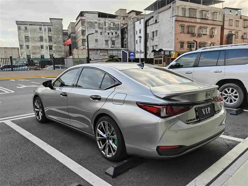 Lexus ES — миниатюра 7