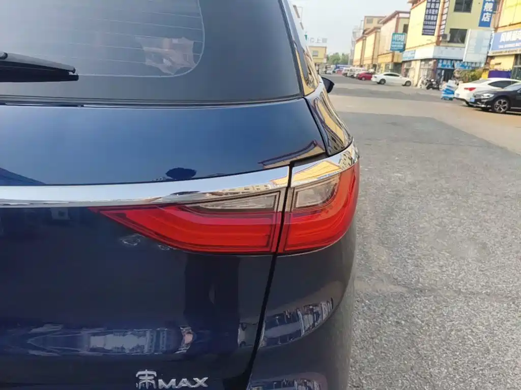 BYD MAX — миниатюра 8