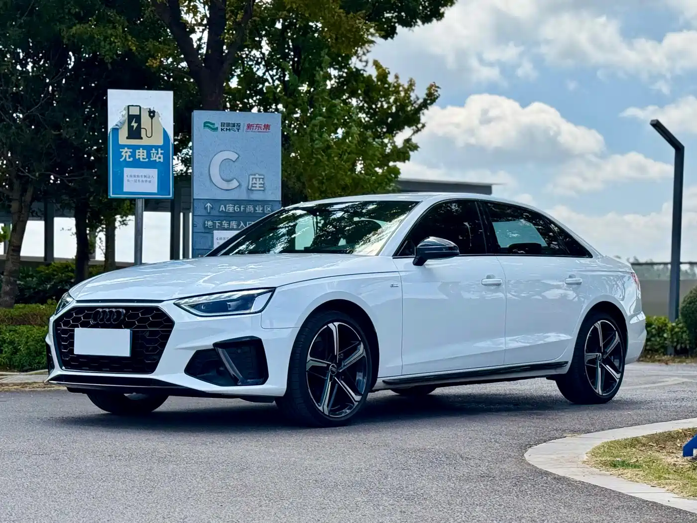 奥迪A4L 2024款 40 TFSI 豪华动感型 2024