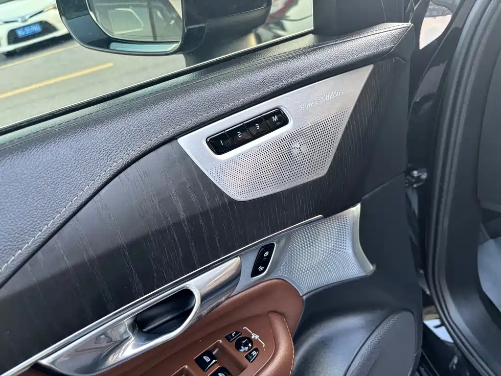 Volvo XC90 — миниатюра 8