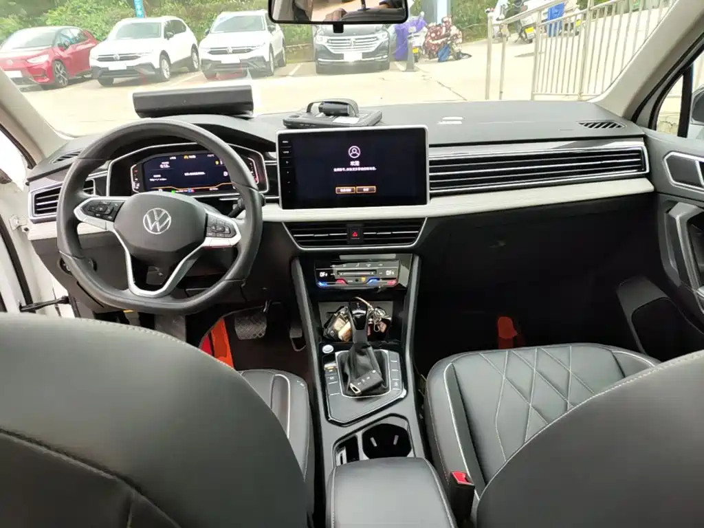 Volkswagen Tiguan L — миниатюра 10