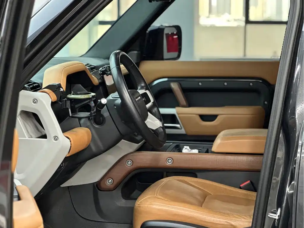 Land Rover Defender — миниатюра 4
