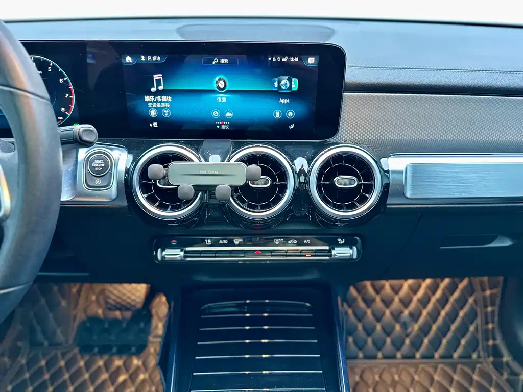Mercedes-Benz GLB — миниатюра 10