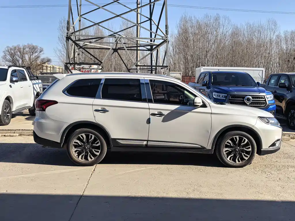 MITSUBISHI OUTLANDER