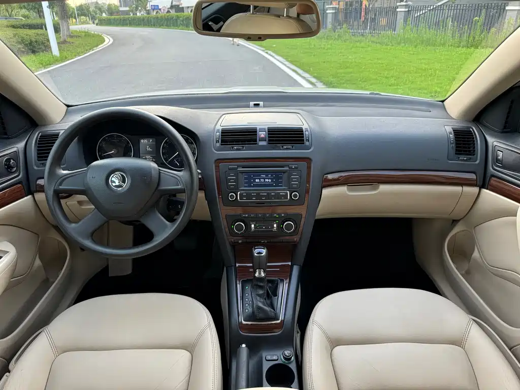 Skoda Octavia 2014 1.6L AT