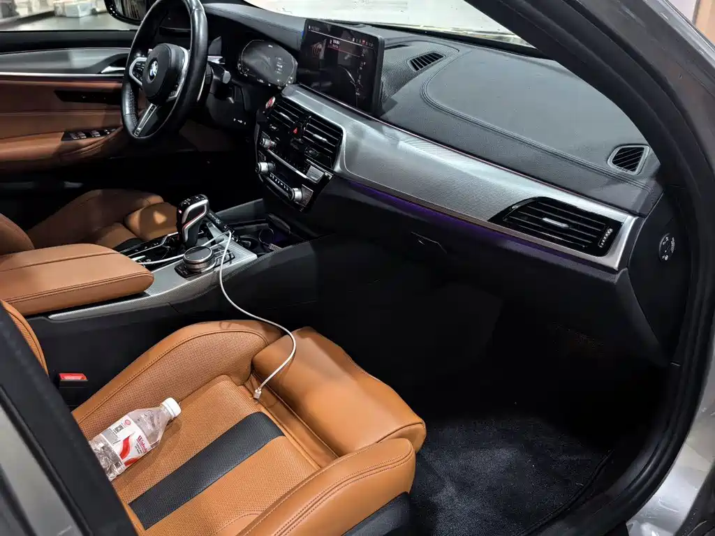 BMW M5 — миниатюра 9