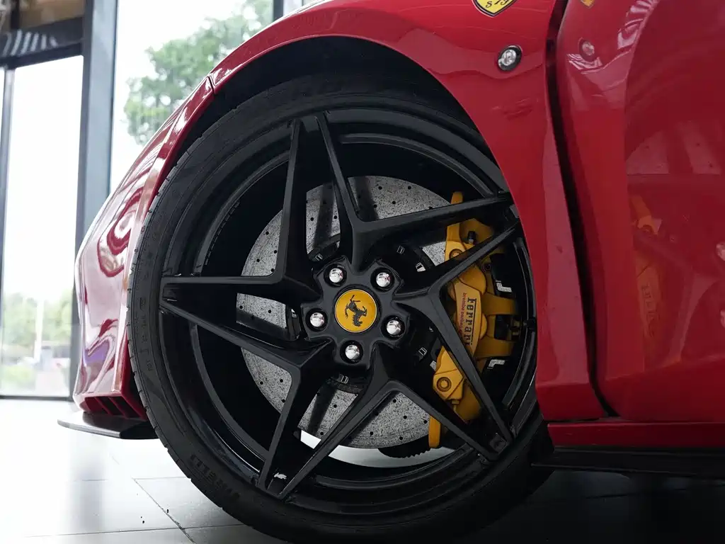 Ferrari F8 — миниатюра 8