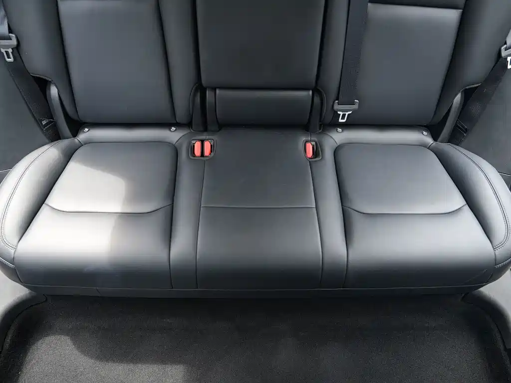 Tesla Model Y — миниатюра 12