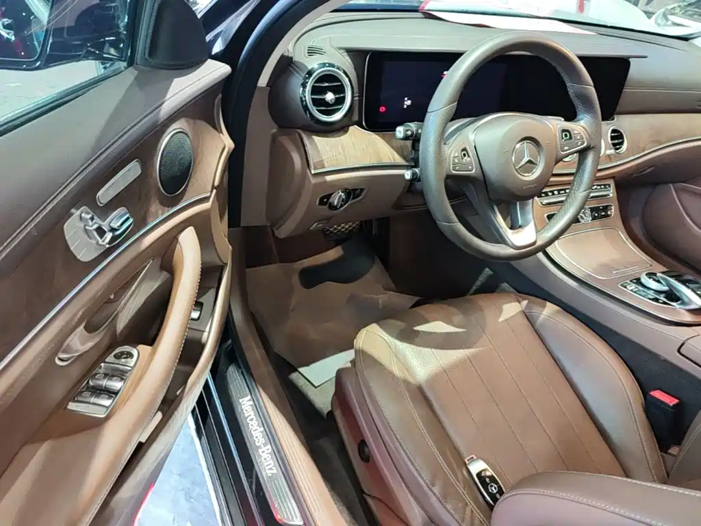 Mercedes-Benz E-Class — миниатюра 16