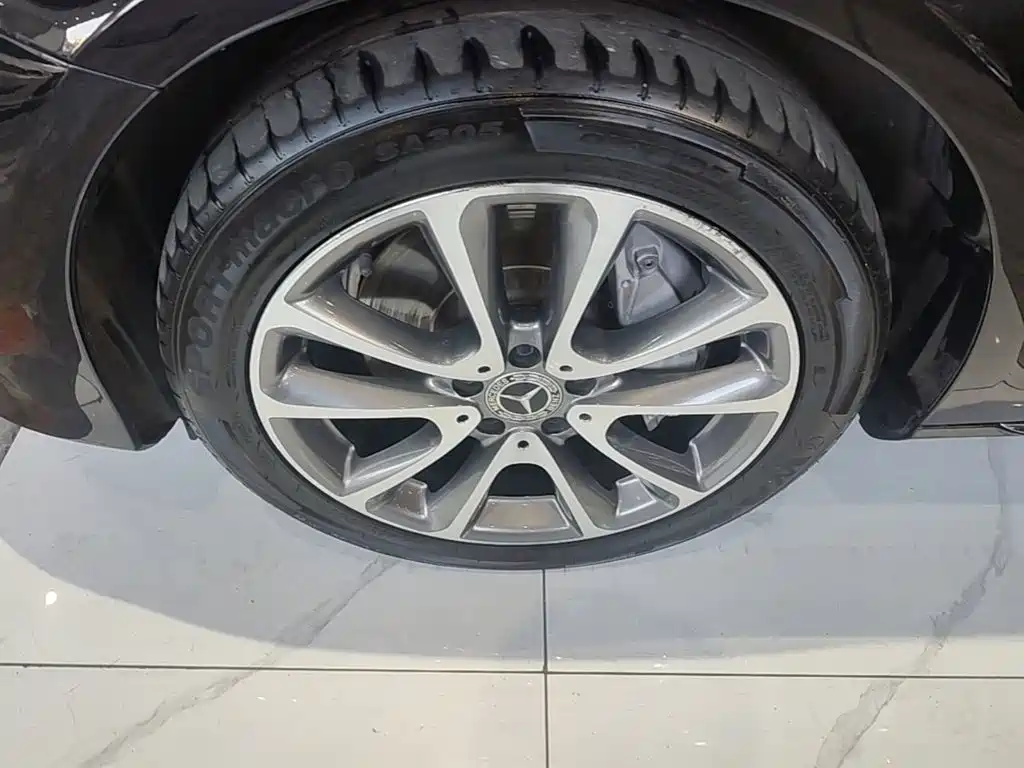 Mercedes-Benz E-Class — миниатюра 23