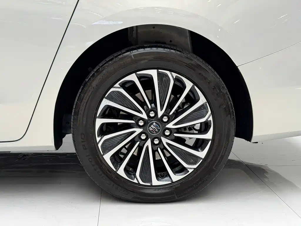 Buick GL8 Hybrid — миниатюра 18