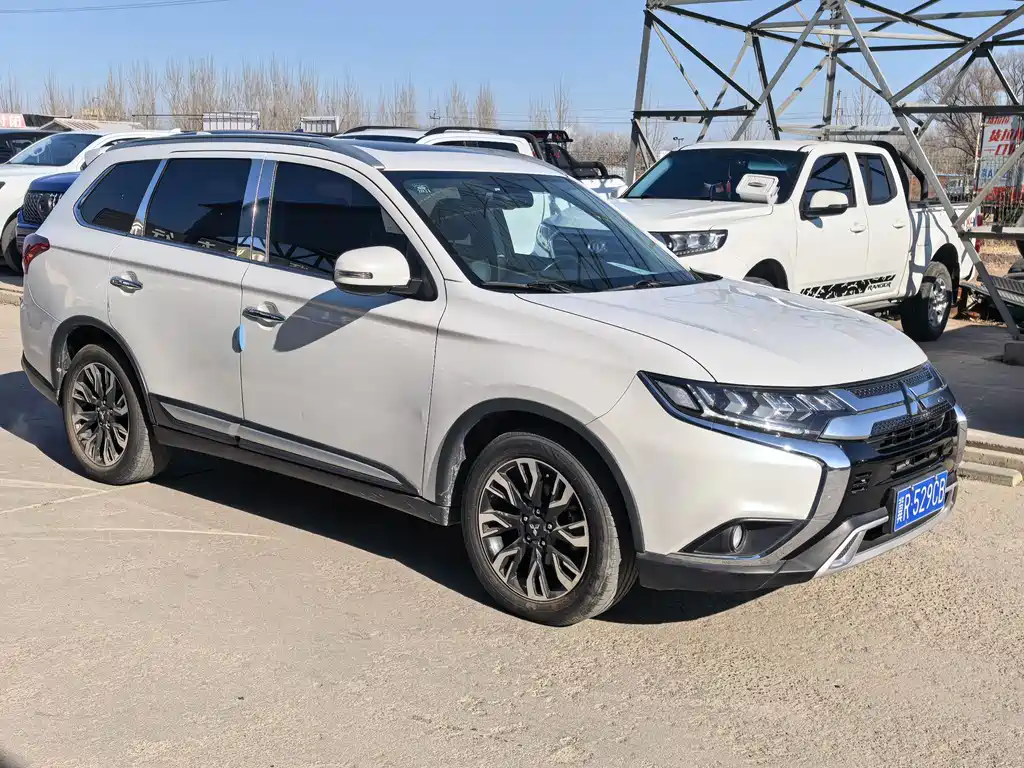 MITSUBISHI OUTLANDER