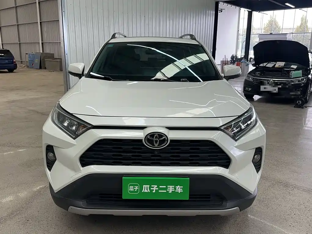 Toyota RAV4 — миниатюра 12
