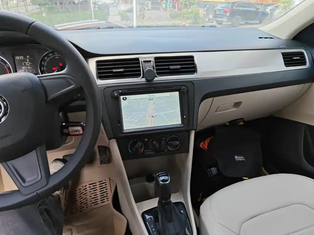 Skoda Rapid Spaceback — миниатюра 13