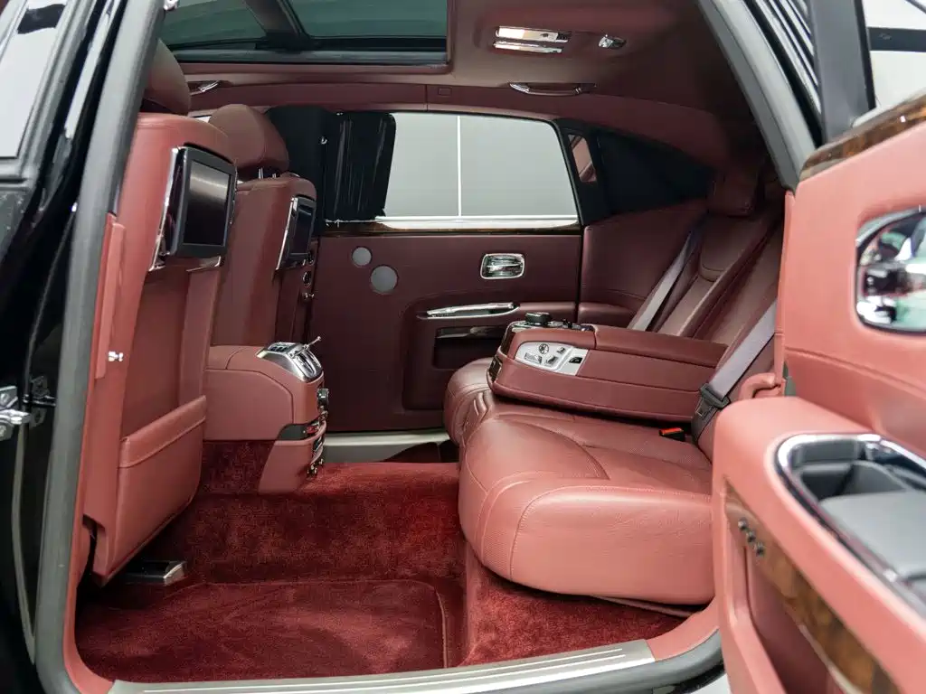Rolls-Royce Ghost — миниатюра 11