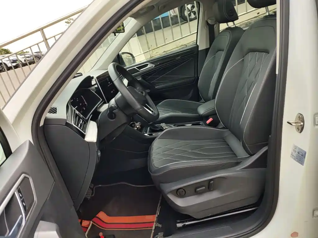Volkswagen Tiguan L — миниатюра 15