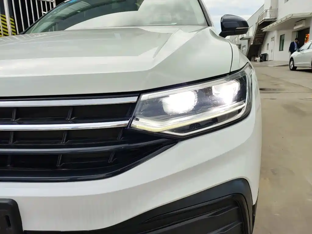 Volkswagen Tiguan L — миниатюра 24