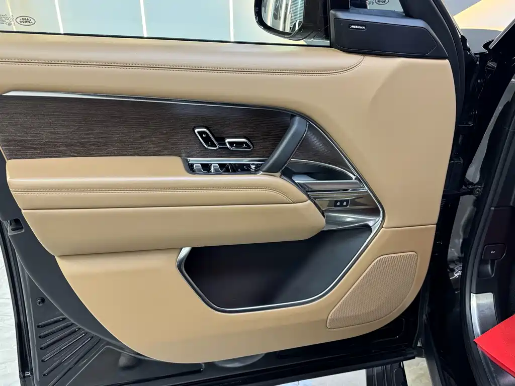 Land Rover Range Rover — миниатюра 10