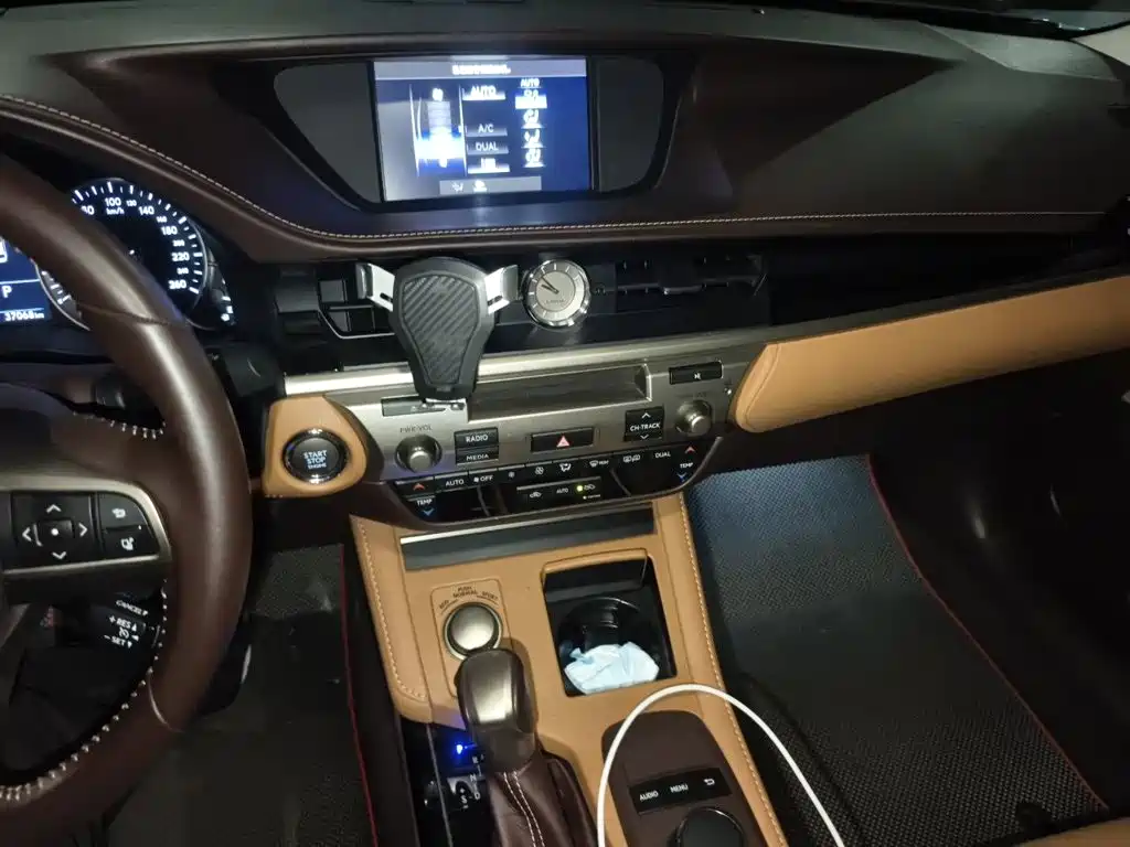 Lexus ES — миниатюра 9