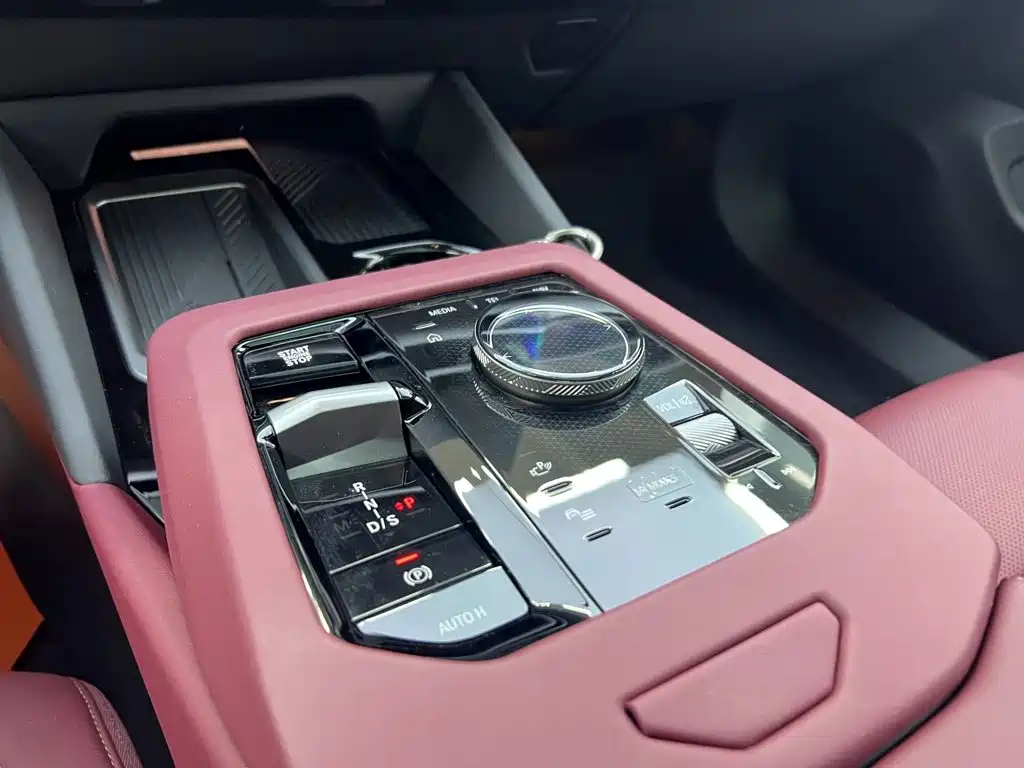 BMW 5 Series — миниатюра 19
