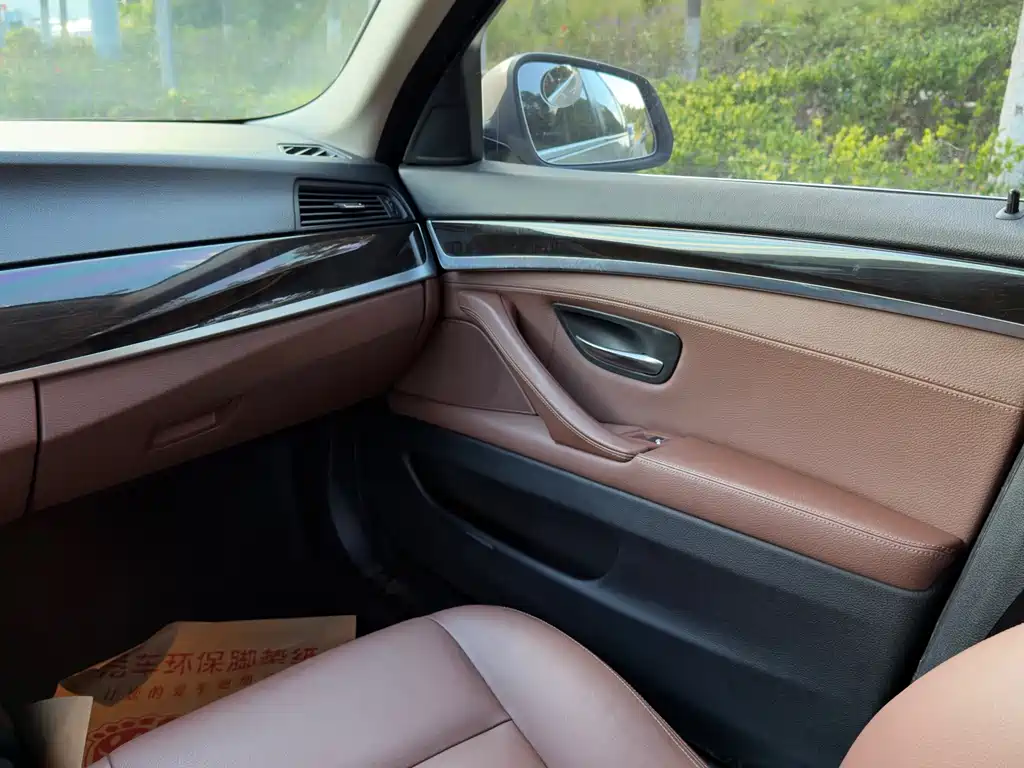 BMW 5 Series — миниатюра 7
