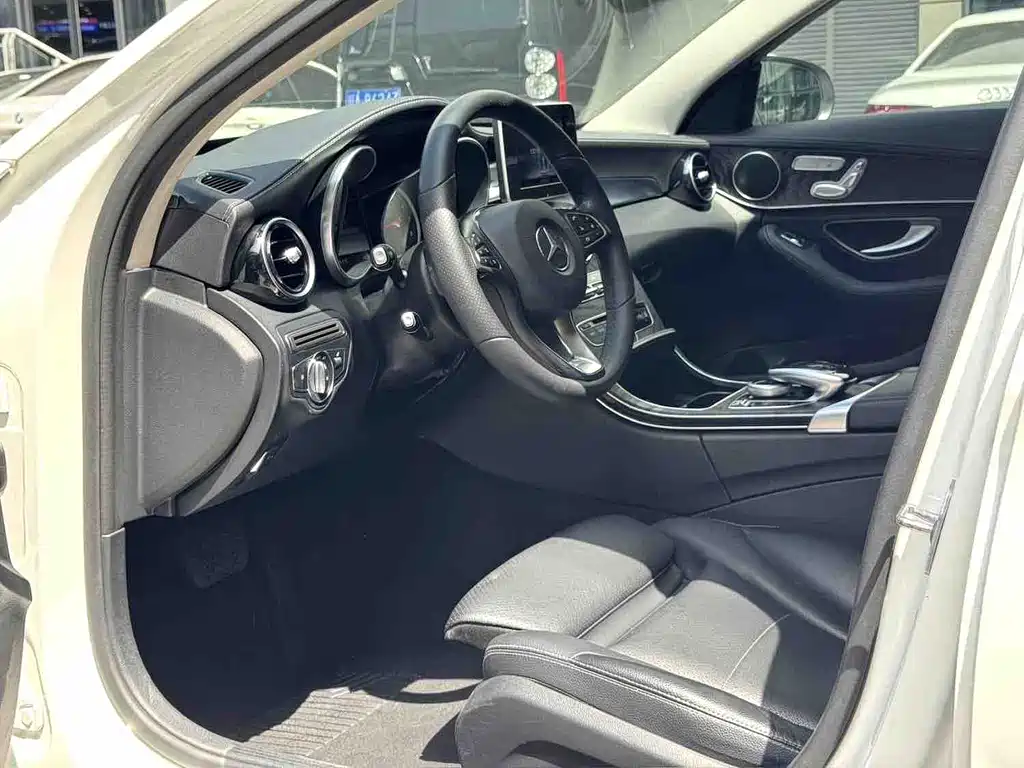 Mercedes-Benz C-Class — миниатюра 4