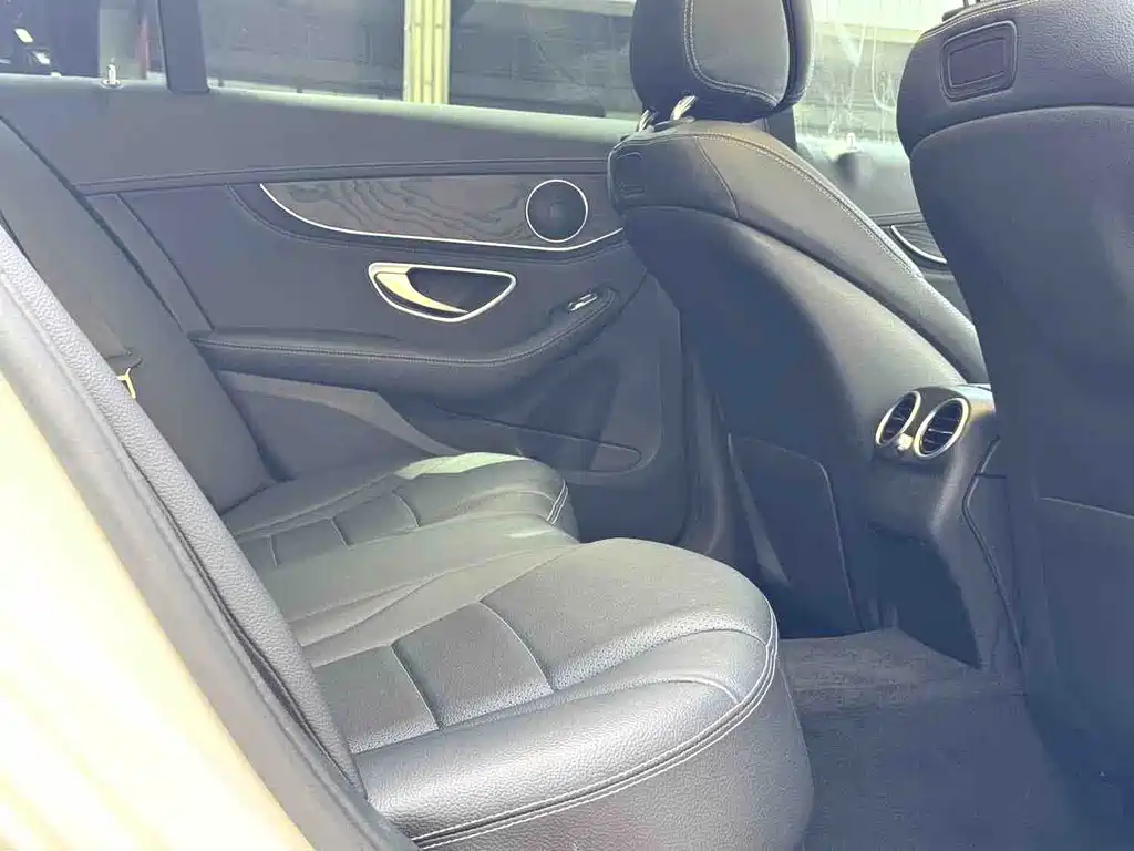 Mercedes-Benz C-Class — миниатюра 5