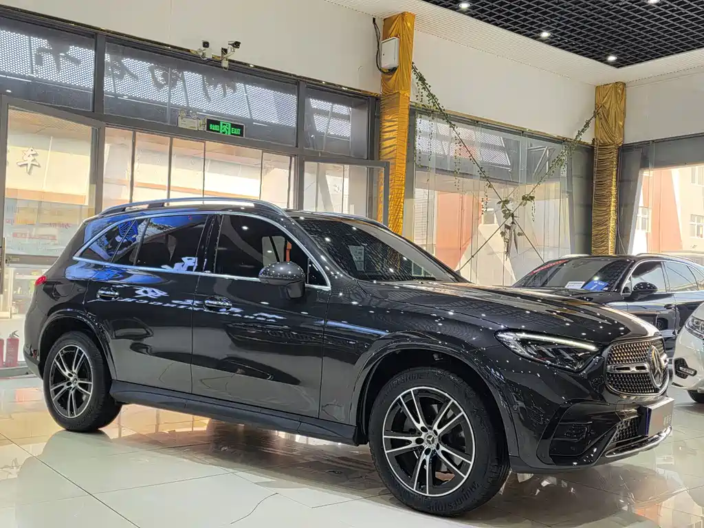 MERCEDES-BENZ GLC