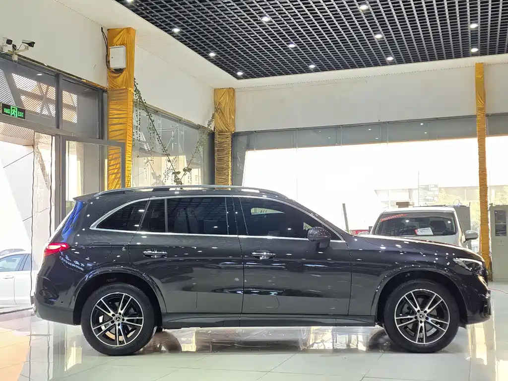 MERCEDES-BENZ GLC
