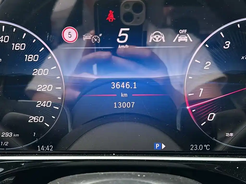 Mercedes-Benz E-Class — миниатюра 13