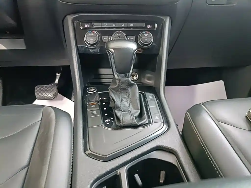 Volkswagen Tiguan L — миниатюра 14