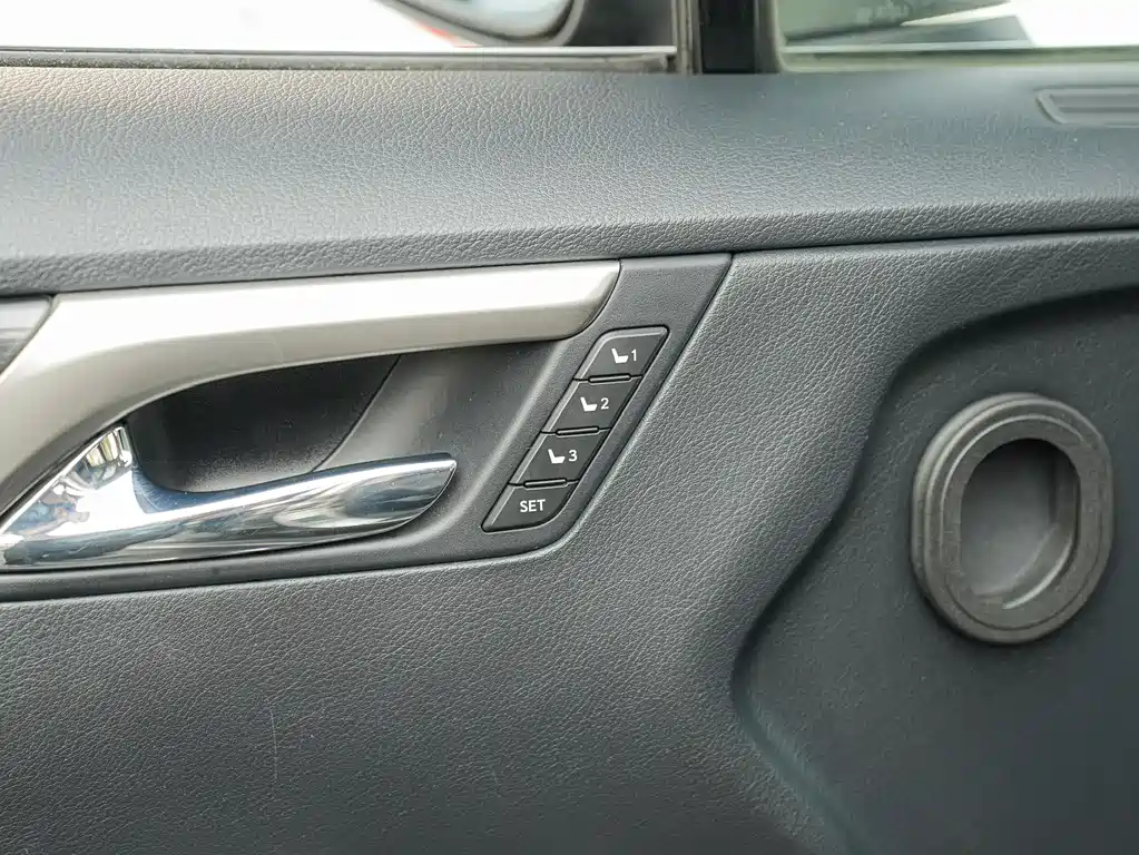 Lexus RX — миниатюра 24