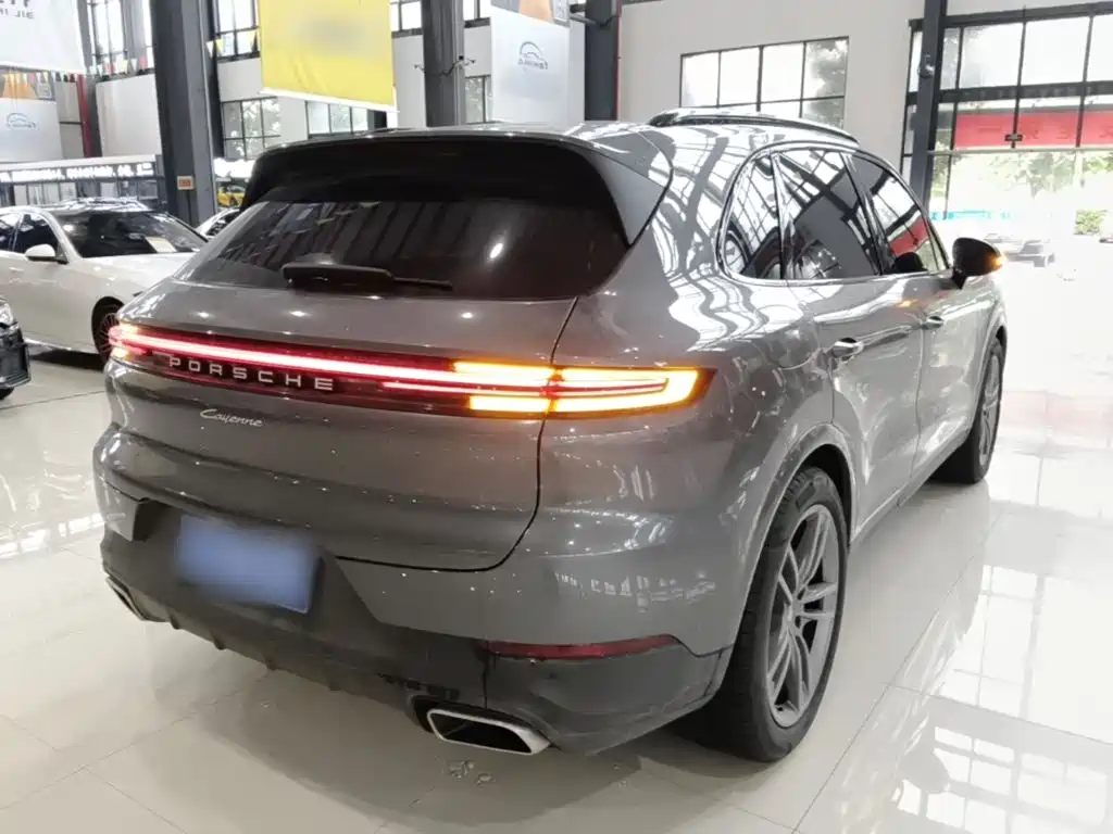 Porsche Cayenne — миниатюра 7