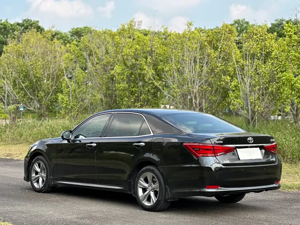 Toyota Crown — миниатюра 6