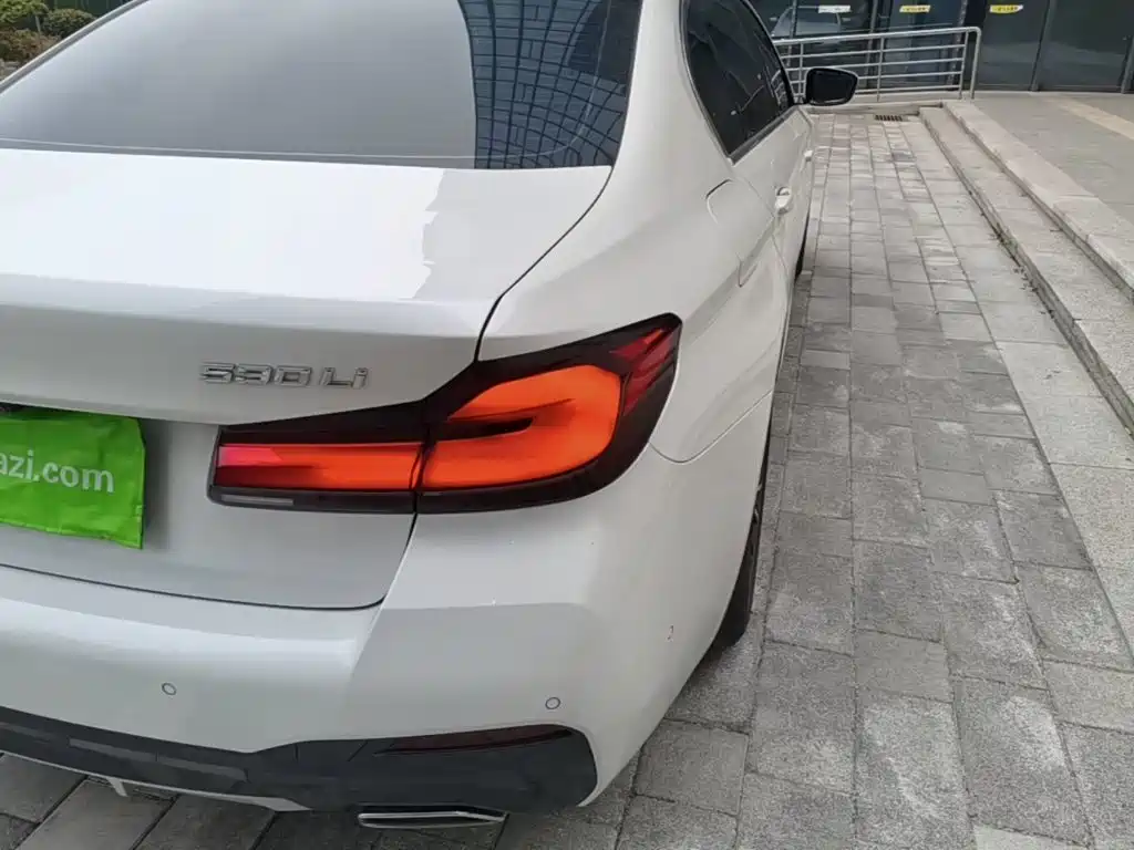 BMW 5 Series — миниатюра 8