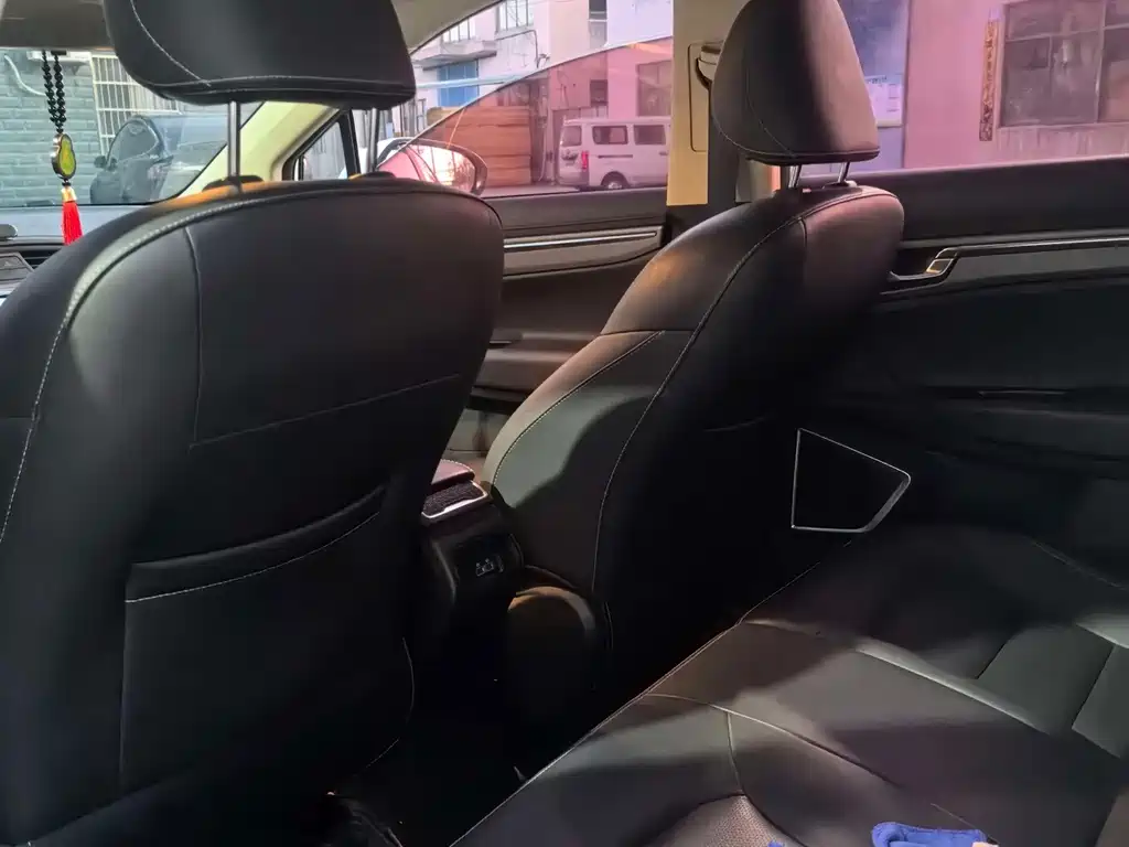 Geely Emgrand GS — миниатюра 9