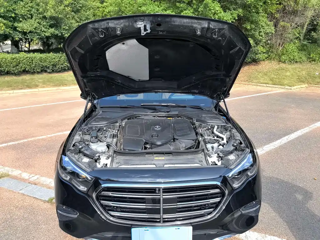 Mercedes-Benz E-Class — миниатюра 11