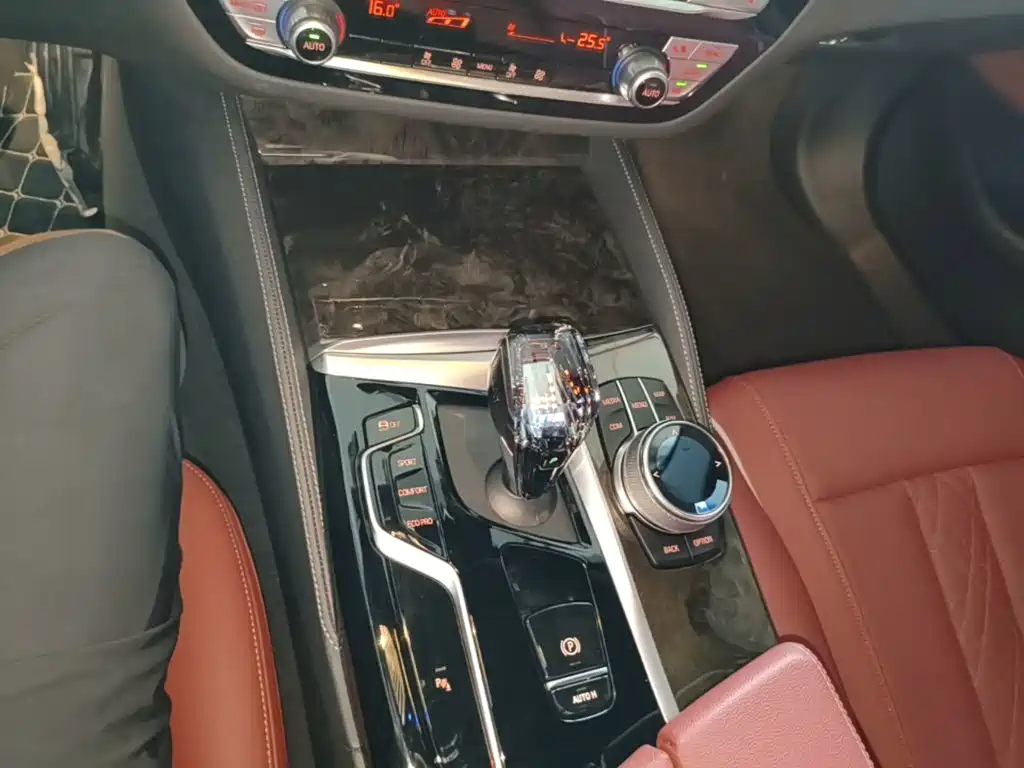BMW 5 Series — миниатюра 14