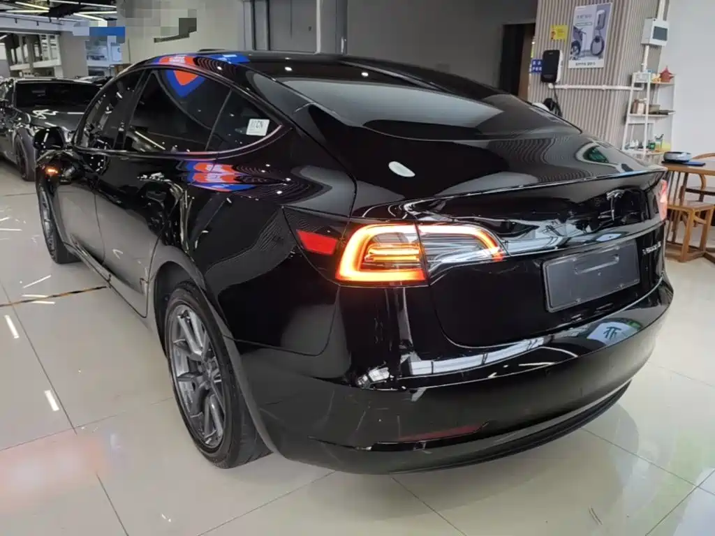 Tesla Model 3 — миниатюра 5