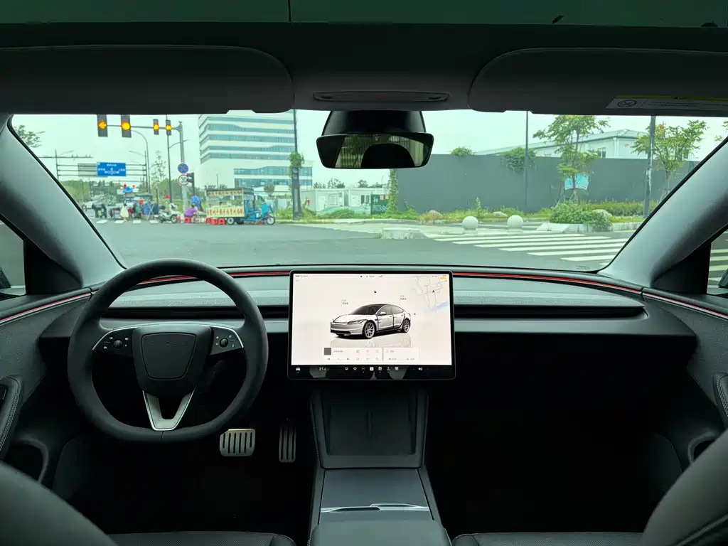 Tesla Model 3 — миниатюра 6