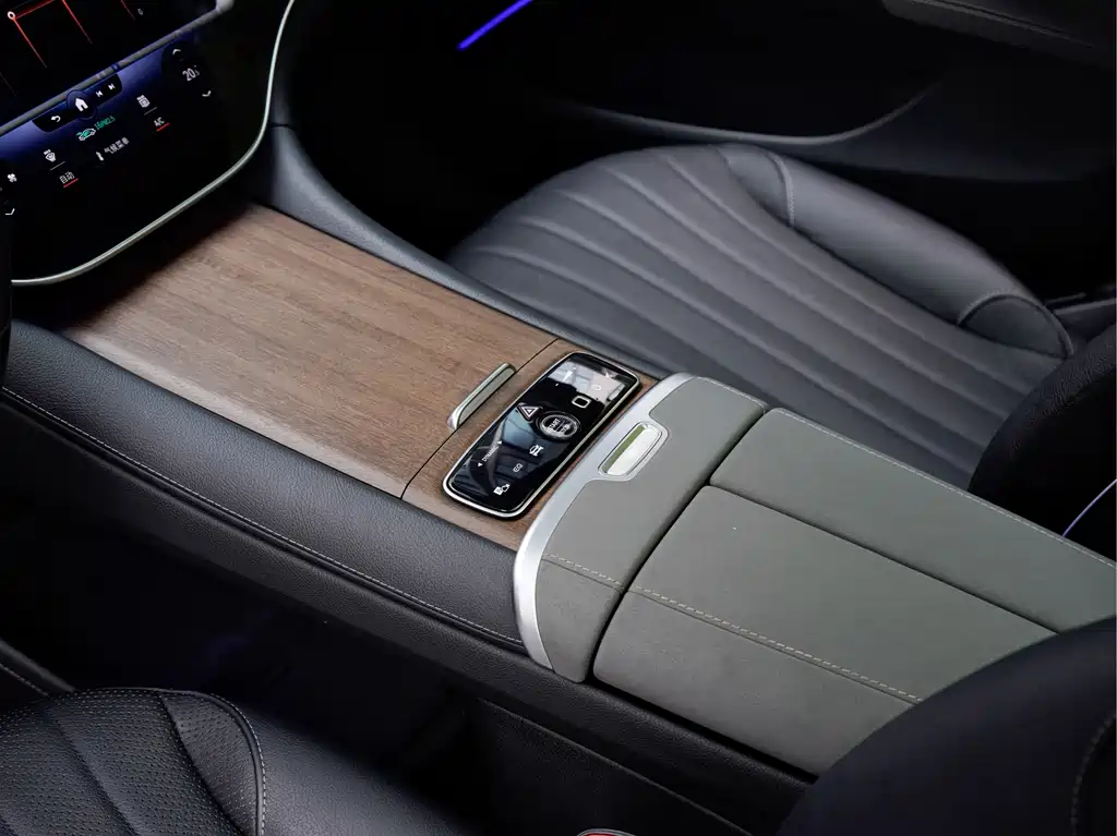 Mercedes-Benz EQS — миниатюра 13