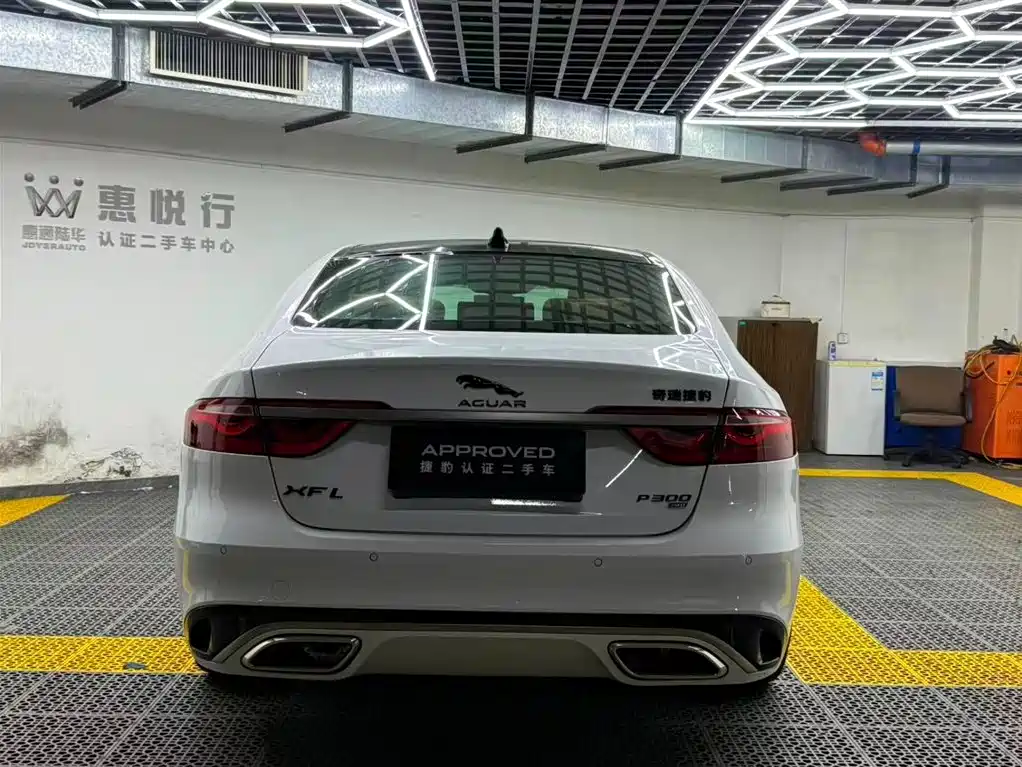 Jaguar XFL 2024 2.0T P300 Flagship Sport