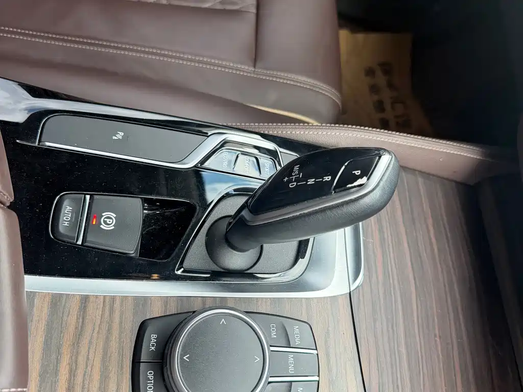 BMW 5 Series — миниатюра 13