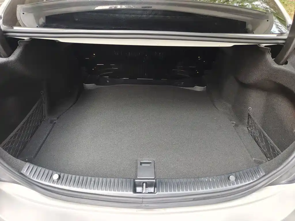 Mercedes-Benz C-Class — миниатюра 13