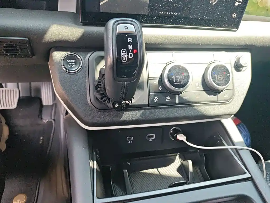 Land Rover Defender — миниатюра 7
