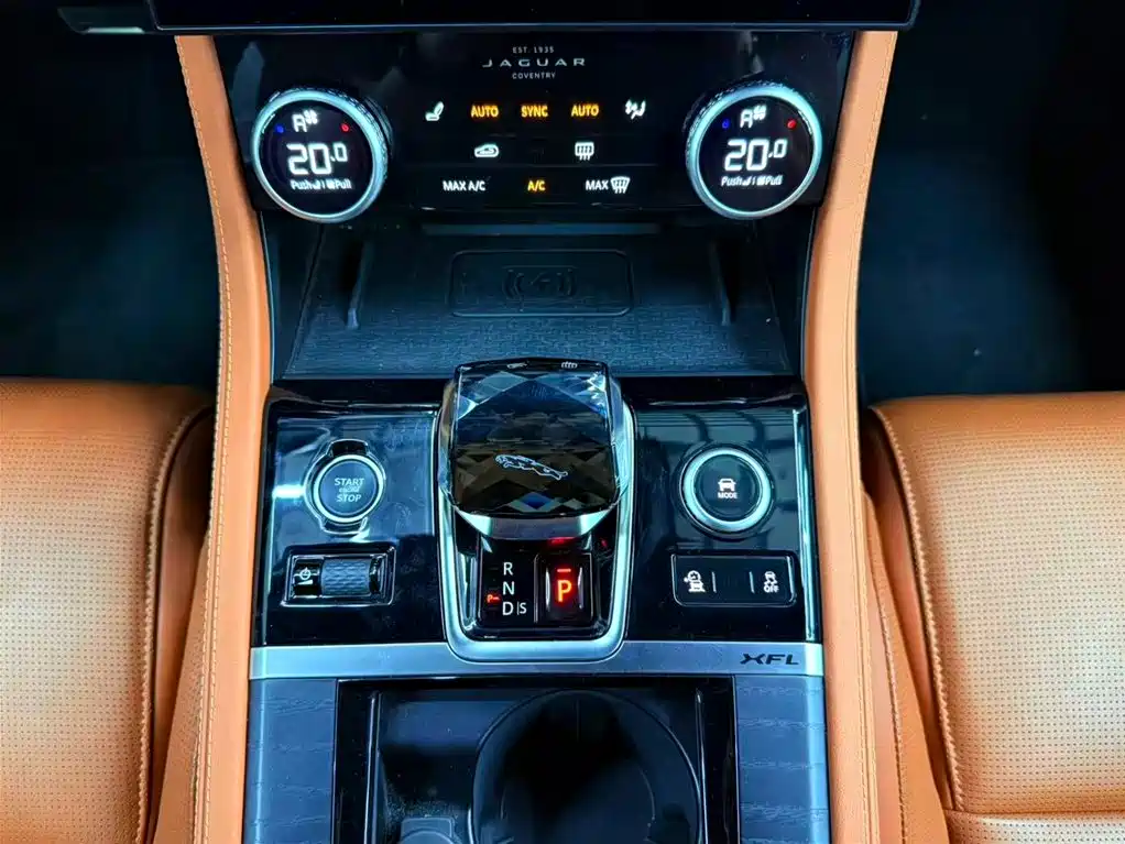 Jaguar XFL 2024 2.0T P300 Flagship Sport