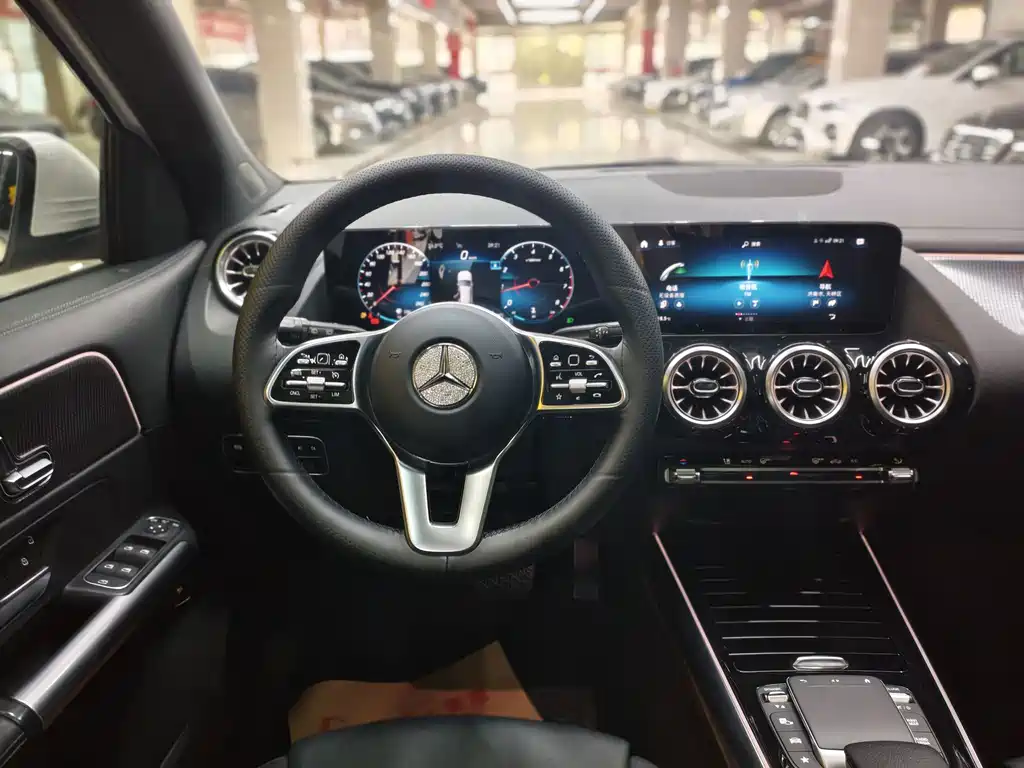 Mercedes-Benz GLA — миниатюра 10