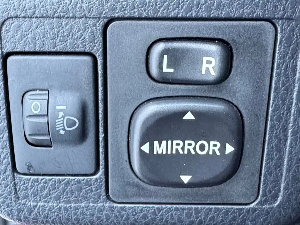 Toyota Yaris L — миниатюра 8