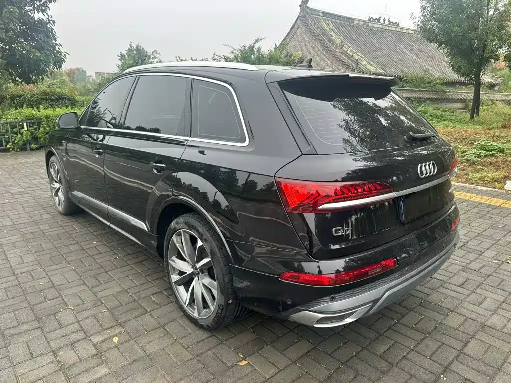 Audi Q7 — миниатюра 5