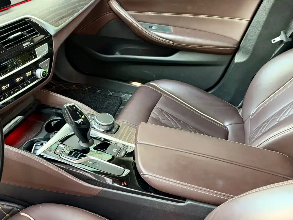 BMW 5 Series — миниатюра 10
